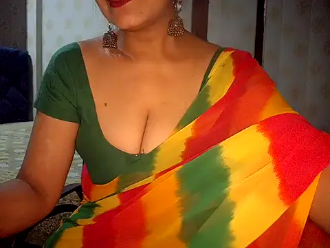 Hotronita123 online show from July 2026 05:37:02 PM
