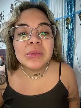 Lindalatina2001 online show from July 2026 10:45:01 PM