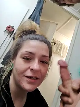 xKittenPawz online show from December 2025 06:40:01 AM