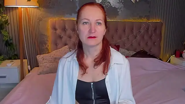 JasmineeSky online show from December 2025 01:51:01 PM