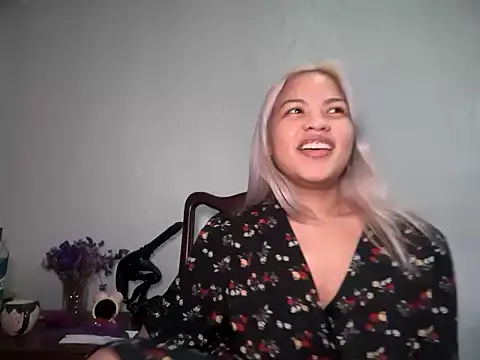 Tina Slick online show from May 2026 12:36:02 PM