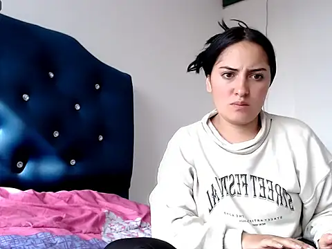 MisNicol online show from April 2026 01:00:02 PM