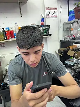 Johan stick online show from December 2025 05:07:02 PM