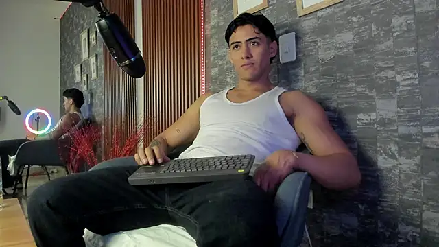 Tayler Cross online show from January 2026 06:12:02 PM