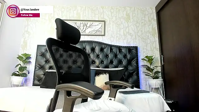 Lander Cruz online show from April 2026 08:34:02 PM