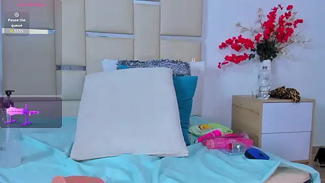 MajoLinares online show from February 2026 08:25:01 PM