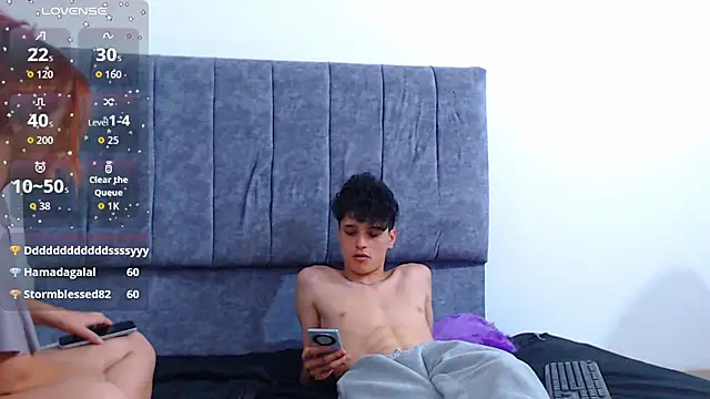 hottie couplee online show from March 2026 02:40:02 AM