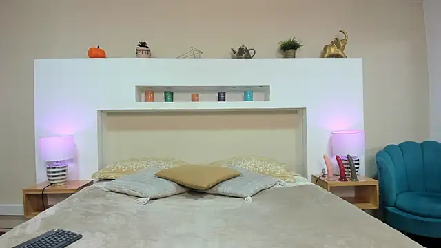 AnikaRomanoff  online show from December 2025 12:47:02 PM