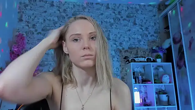 Snapshot of Gina_Gina_love chatting on April 2026 01:19:02 AM Gina Gina love online show from April 2026 01:19:02 AM