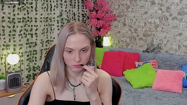 Snapshot of Gina_Gina_love chatting on May 2026 01:57:16 AM Gina Gina love online show from May 2026 01:57:16 AM