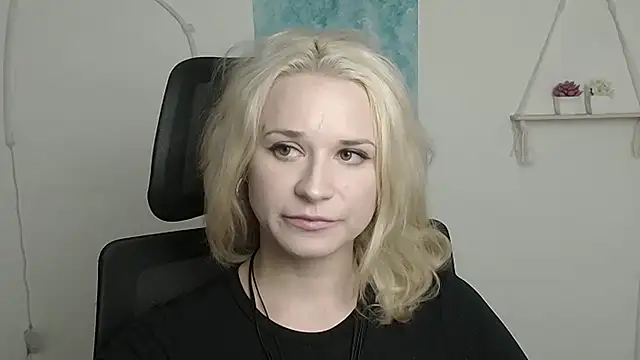 Melodie Aster online show from April 2026 11:27:01 AM