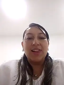 Valeria montana  online show from February 2026 01:43:01 PM