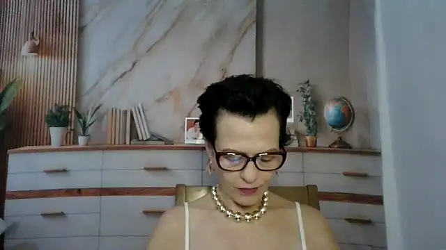 Snapshot of Luna-Hot0802 chatting on April 2026 01:12:01 PM Luna-Hot0802 online show from April 2026 01:12:01 PM