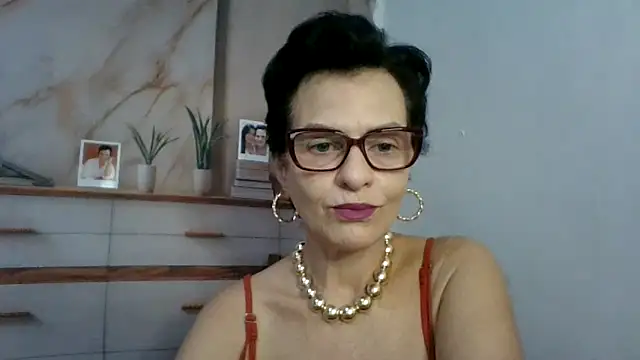 Snapshot of Luna-Hot0802 chatting on April 2026 12:43:02 PM Luna-Hot0802 online show from April 2026 12:43:02 PM