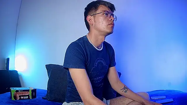 Snapshot of nicolatinboy chatting on February 2026 09:11:01 PM nicolatinboy online show from February 2026 09:11:01 PM