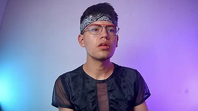 Snapshot of nicolatinboy chatting on February 2026 09:05:02 PM nicolatinboy online show from February 2026 09:05:02 PM