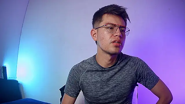 Snapshot of nicolatinboy chatting on March 2026 09:10:01 PM nicolatinboy online show from March 2026 09:10:01 PM