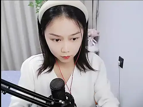 mili923 online show from December 2025 02:04:02 PM