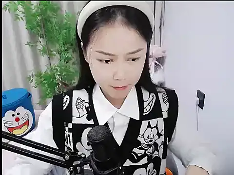 mili923 online show from December 2025 02:00:02 PM