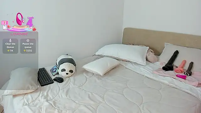 DakothaHyland  online show from February 2026 12:59:02 PM