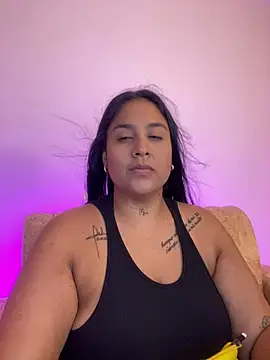 Snapshot of YenthCorona chatting on May 2026 04:17:01 AM YenthCorona online show from May 2026 04:17:01 AM