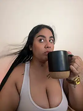 Snapshot of YenthCorona chatting on July 2026 05:42:02 PM YenthCorona online show from July 2026 05:42:02 PM