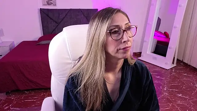 Snapshot of Scarlett_079 chatting on April 2026 11:45:02 AM Scarlett 079 online show from April 2026 11:45:02 AM