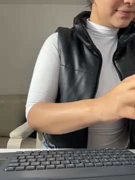 victoria   moon online show from March 2026 03:33:01 PM