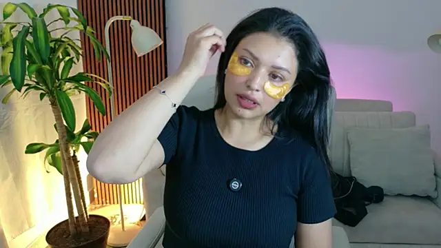 victoria   moon online show from April 2026 06:10:01 PM