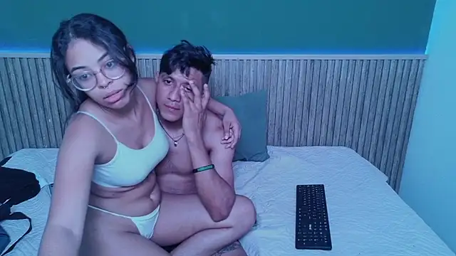 Violet and Dylan online show from December 2025 04:14:02 PM