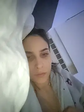 cristinalore online show from December 2025 05:42:02 PM