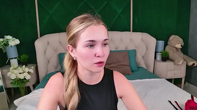 Snapshot of Lina_Sinerz chatting on July 2026 03:39:02 PM Lina Sinerz online show from July 2026 03:39:02 PM