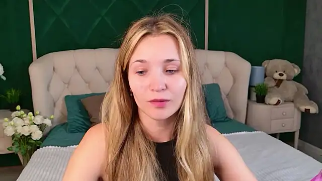 Snapshot of Lina_Sinerz chatting on July 2026 03:43:01 PM Lina Sinerz online show from July 2026 03:43:01 PM