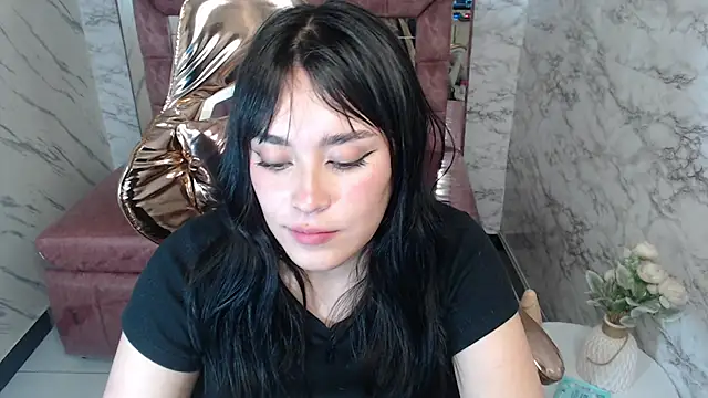 Laksmy v online show from December 2025 01:02:02 AM