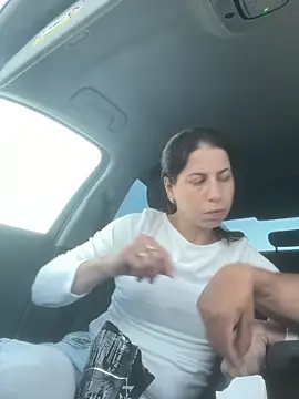 coupledeea online show from April 2026 06:27:01 PM