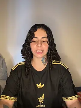 Estefania Velez online show from June 2026 10:45:02 PM