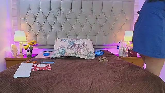 Samanthaafg love online show from January 2026 03:33:01 AM