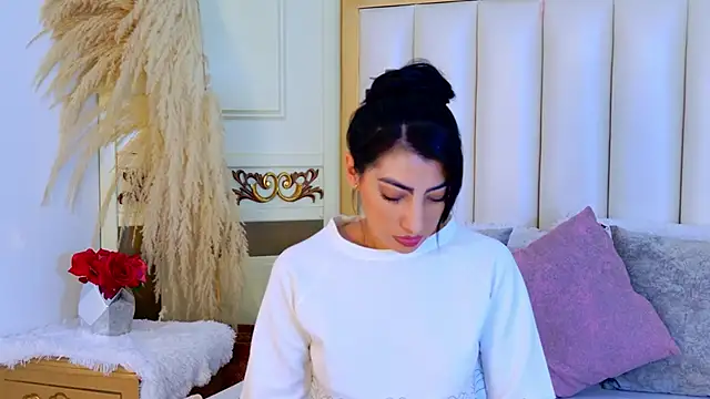 NinnaPiers online show from April 2026 11:37:02 AM