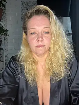 JenniferCarmen online show from May 2026 02:07:02 AM