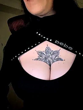 BustyVampyre online show from April 2026 03:37:01 AM