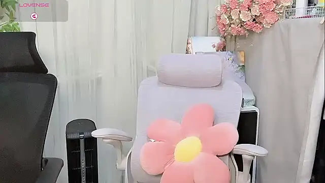 Yvonne-07 online show from March 2026 01:51:01 PM