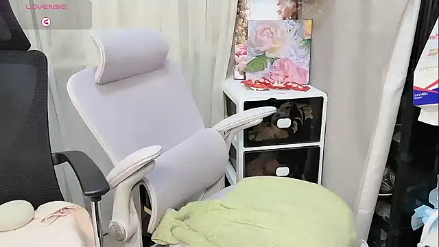 Yvonne-07 online show from March 2026 04:56:02 PM