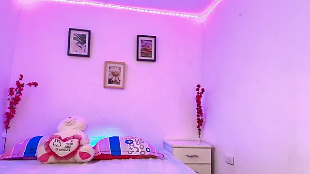 Aurora Dolce online show from March 2026 02:45:02 PM