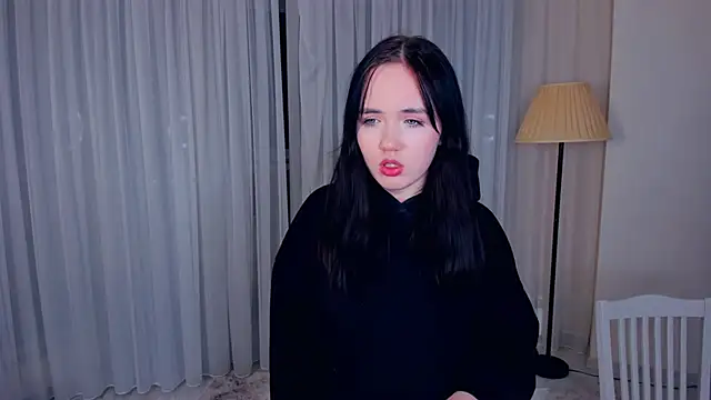 LenaKurpiel online show from December 2025 04:47:02 PM