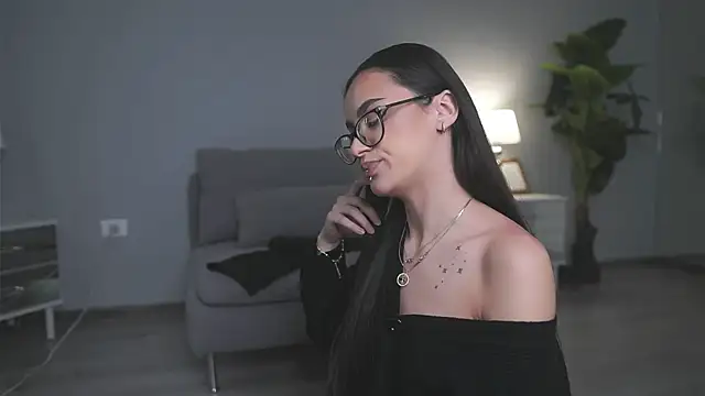 ValexieLux online show from April 2026 10:57:02 AM