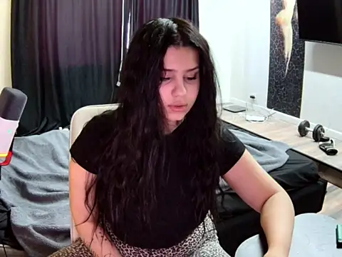 Nicole Pars online show from February 2026 01:20:01 PM