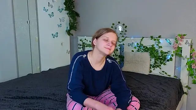 HazeElariel online show from March 2026 03:35:02 PM