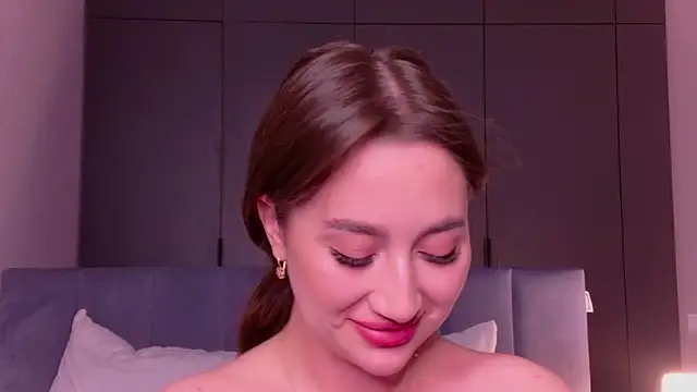 LucieBliss online show from February 2026 03:28:02 PM