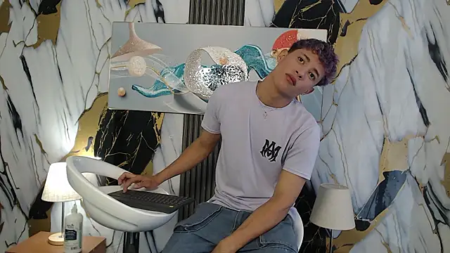 YOUNG GUYS1 online show from February 2026 01:52:02 PM