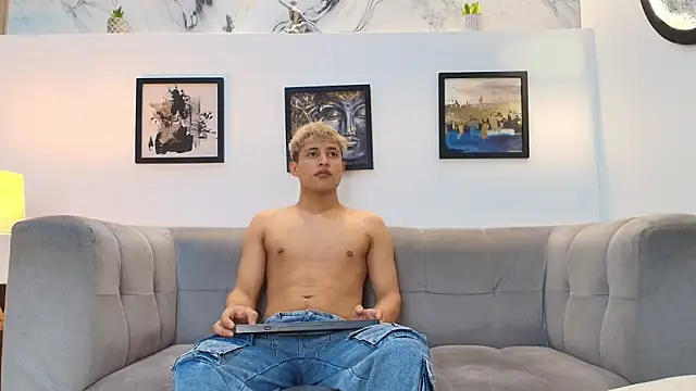 YOUNG GUYS1 online show from April 2026 08:31:01 AM